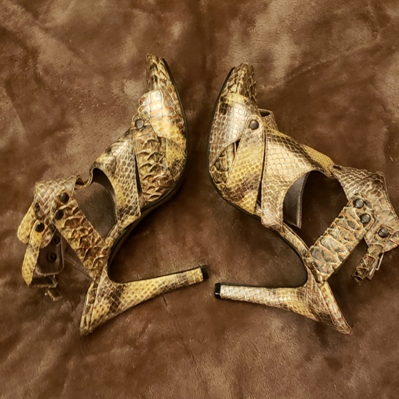 Legend Snake Skin Designed Heels - Picture 5 of 12